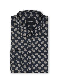 Granatowa koszula slim-fit w kwiatowy wzór. Posiada kołnierzyk zapinany na guziki oraz długie rękawy z guzikami przy mankietach.