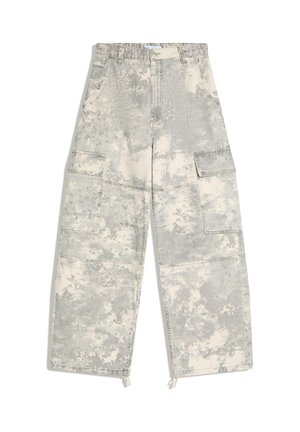 Pantaloni cargo cu talie înaltă și croială largă, în nuanțe de gri și alb cu efect acid wash, prevăzuți cu buzunare mari frontale și tivuri cu șnur.