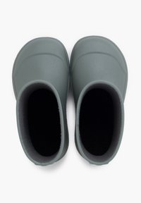 Sabots en caoutchouc gris avec un bout arrondi, un dessus texturé et une doublure intérieure douce noire. Conçus pour le confort et une utilisation facile.