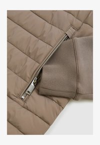 Vald, taupe brown