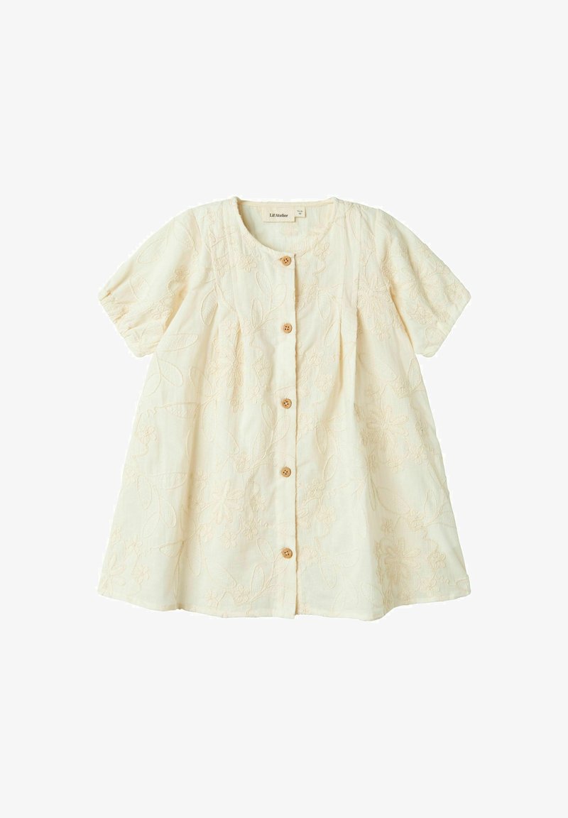 Kurzärmliges, cremefarbenes Kleid mit einem strukturierten Blumenstickdesign, runder Halslinie und fünf Holzknöpfen auf der Vorderseite.