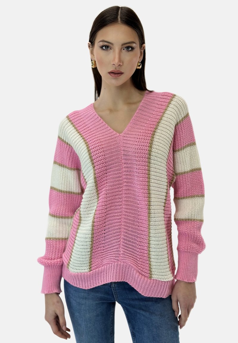 Pull en tricot avec des rayures roses et blanches et des accents dorés, design en V, et bords côtelés aux poignets et à l'ourlet. Matériau texturé.