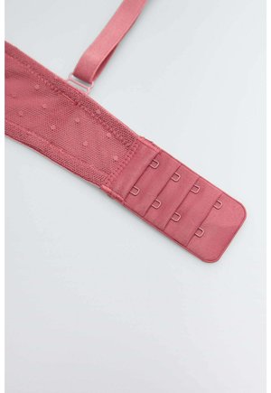 Tira de sujetador de malla rosa con una superficie texturizada, seis cierres de gancho y ojo, y tirantes ajustables para un ajuste perfecto. Bordes suaves y sin patrones.