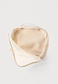 Μπεζ υφασμάτινη τσάντα με φερμουάρ, με εσωτερική τσέπη από δίχτυ. Η τσάντα διαθέτει δύο κοντά χερούλια και μαλακή υφή.