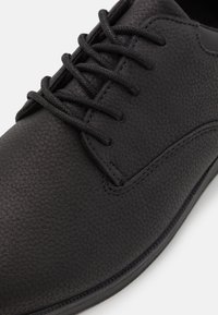Pier One Chaussures à lacets - black