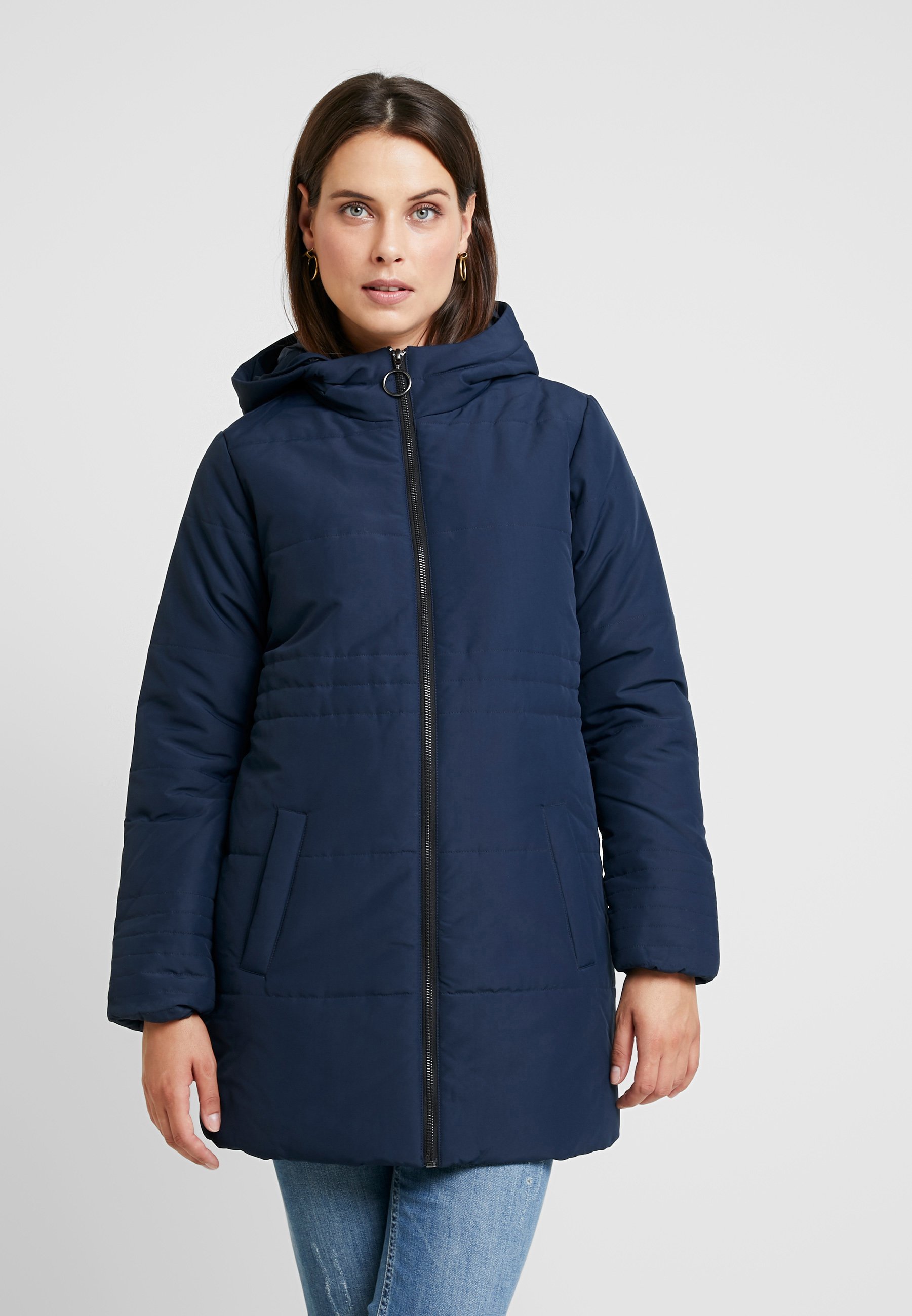 MAMALICIOUS MLLEXI PADDED JACKE 3IN1 Kort kåpe frakk MAMALICIOUS MLSHELLA 3IN1 TIKKA - Kort kåpe / frakk - navy blazer