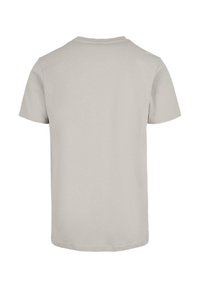 Lys grå kortærmet t-shirt lavet af bomuld, med en rund halsudskæring og en lige kant, der har en glat tekstur og ingen yderligere detaljer.