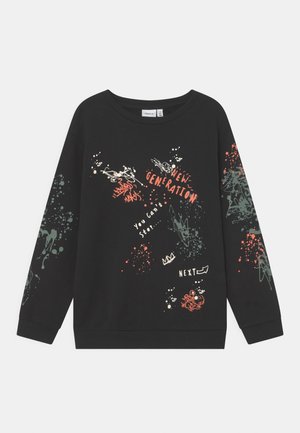 Schwarzes Sweatshirt mit langen Ärmeln, abstrakten Spritzmustern und Schriftzügen wie "NEW GENERATION", "You Can't Stop" und "NEXT" auf Vorderseite und Ärmeln.