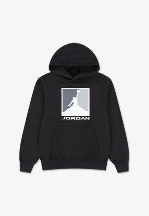 Czarna bluza z kapturem z przednią kieszenią, z białym logo Jordana w kwadracie, wykonanym w szarym gradiencie. Klasyczna tekstura z polaru.