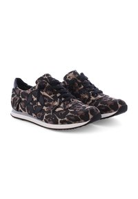 Leopardenmuster-Sneaker mit schwarzen Akzenten, strukturiertem Obermaterial, Schnürdesign und weißer Zwischensohle, ausgestattet mit Logodetails an der Seite.