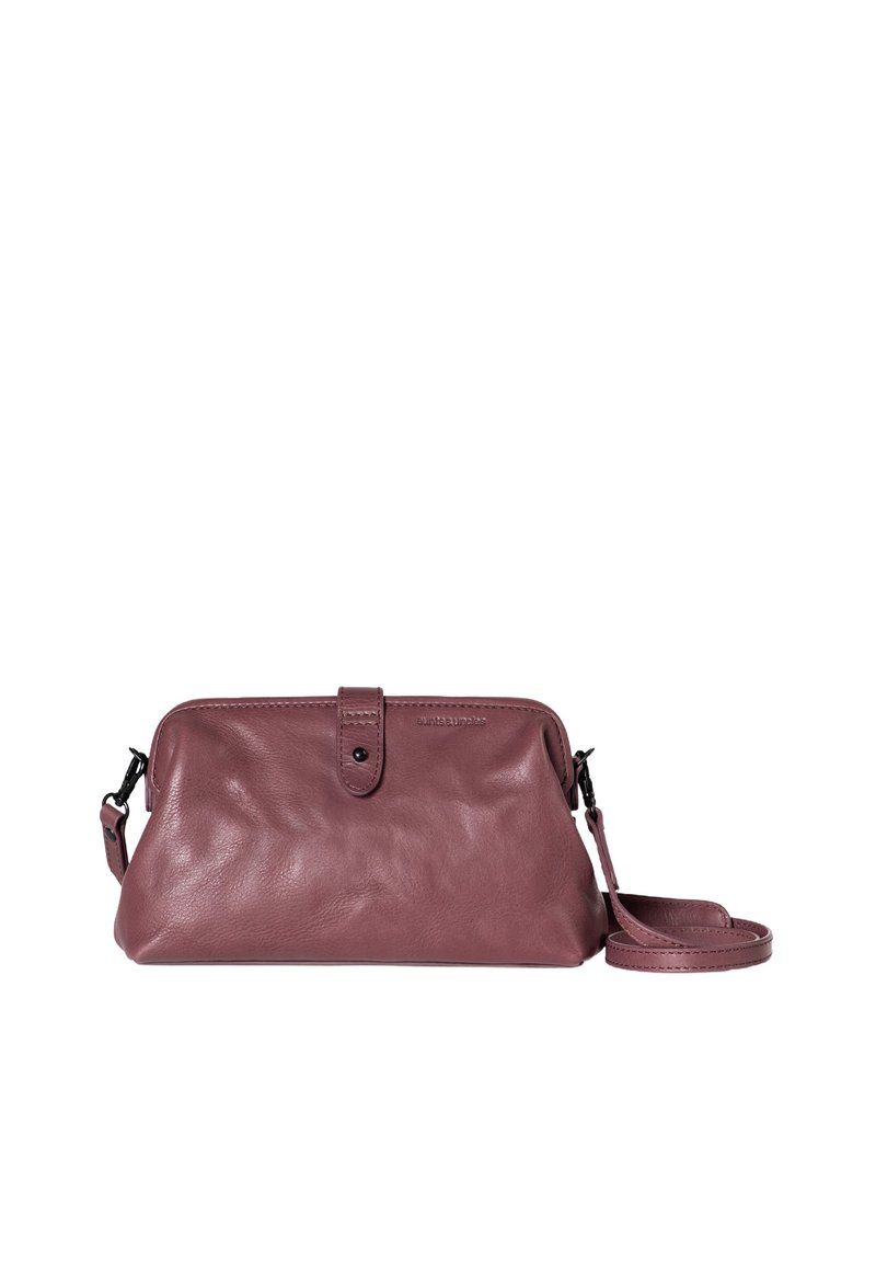 Borsa in pelle color malva con forma arrotondata, chiusura superiore con zip e tracolla removibile. Texture liscia con un logo discreto sul lato.