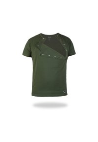 Camicia corta a maniche corte verde oliva con chiusure a pressione lungo la spalla, progettata per un facile accesso, caratterizzata da un piccolo logo a forma di cuore in bianco.