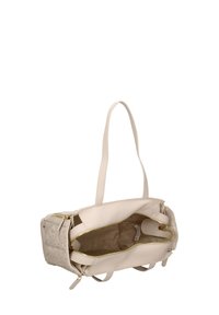 Sac à main beige clair avec deux poignées, présentant un panneau latéral texturé, des fermetures éclair dorées et un intérieur spacieux avec une poche.