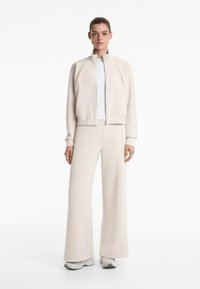 OYSHO SOFT TOUCH HIGH COLLAR STRIPED - Zip-up sweatshirt - sand