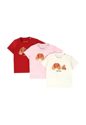 Trois t-shirts à manches courtes : rouge, rose et blanc, chacun avec un graphique d'ours en peluche et le texte "Palm Angels". Matière en coton doux.