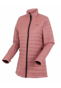 Veste matelassée rose pour femme avec col montant, fermeture éclair noire à l'avant et poches latérales, conçue pour une utilisation en extérieur.