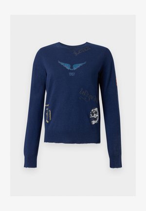 Μπλε ναυτικού τύπου πουλόβερ με μακριά μανίκια, σχέδιο μπλε φτερών, «1987», «Let's go» και γραφικό κρανίο μπροστά, με ριμπ μανσέτες και τελείωμα.