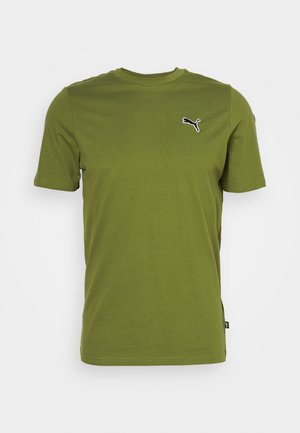 T-shirt en coton vert olive avec des manches courtes, col rond, et logo Puma brodé en noir sur la poitrine gauche. Texture lisse.