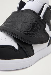 Thumbnail Image 6