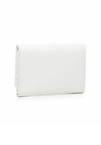 Portafoglio bianco in pelle con una superficie liscia, forma rettangolare e design pieghevole. Presenta cuciture visibili e un aspetto pulito e minimalista.