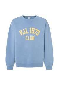 Modrá mikina vyrobená z bavlny, s kulatým výstřihem. Přední potisk v žluté barvě nese text "PJL 1973 KLUB TVOŘENÍ TĚLESNÝCH VÝCHOV". Žebrované manžety a lem.