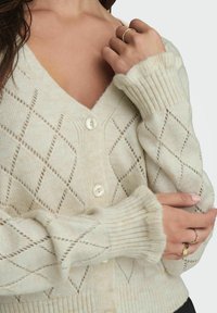 JDY JDYLETTY LS V-NECK - Vest - whitecap gray
