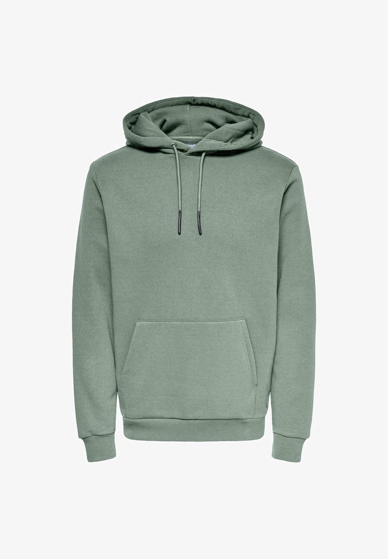 Zaļš kapuču krekls, izgatavots no mīksta auduma, ar priekšējo kabatu, auklām, ribotām piedurknēm un apakšmalu, relaksēta piegriezuma un minimālisma dizaina.