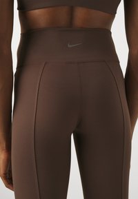 Nike Performance ONE SPLIT HEM - Tajice - baroque brown