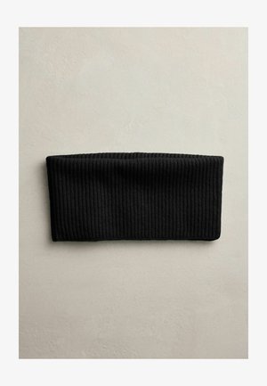 Czarna, prążkowana opaska na głowę umieszczona na jasnym, teksturowanym tle, podkreślająca jej miękki materiał oraz prosty, nowoczesny design.