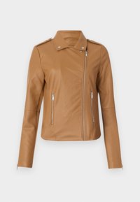 Beżowa kurtka motocyklowa z sztucznej skóry z asymetrycznym zamkiem błyskawicznym z przodu, zamykanymi kieszeniami po bokach, naramiennikami oraz detalami w postaci zapięcia na napy przy kołnierzu.