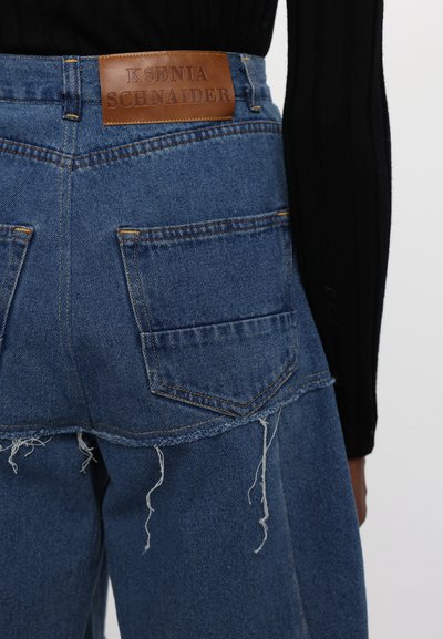 Ksenia Schnaider REWORKED BERMUDA  - Pantaloni scurți din denim - denim mixed blue