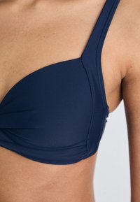 Thumbnail Image 7