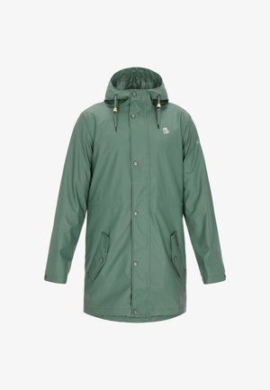 Grüne wasserdichte Parka mit Kapuze, ausgestattet mit Druckknopfverschluss, zwei Fronttaschen und Kordelzugakzenten. Glatte, glänzende Textur.