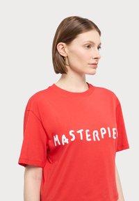 MAX&Co. BOXYCLAIM - Μπλουζάκι με στάμπα - red