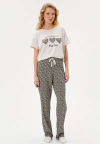 Koton LEOPARD PINTED SHORT SLEEVE SET - Pijama - brown