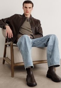 Calvin Klein Jeans BOOT MID CHELSEA UNIFORM - Korte laarzen - dark brown/black