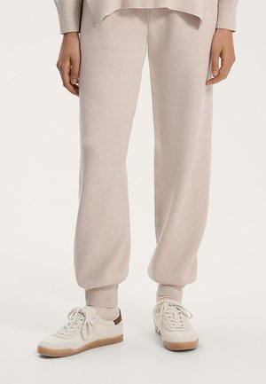 OYSHO Sportcipő - beige