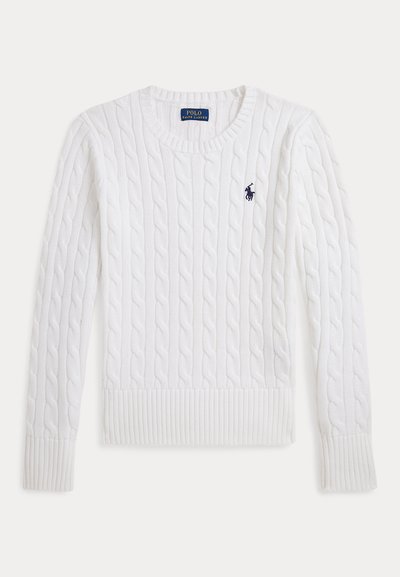 Biely pletený sveter s kabelkovým vzorom, s rebrovaným lemom a manžetami, ozdobený malým námorníckym logom na hrudi. Vyrobený z textúrovanej pleteniny.
