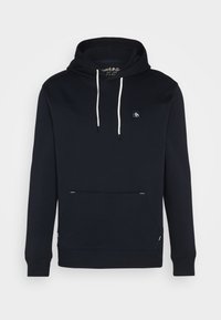 Sudadera azul marina hecha de una mezcla de algodón, con un bolsillo frontal, cordones blancos y un pequeño logo en el pecho. Textura suave, ajuste estándar.