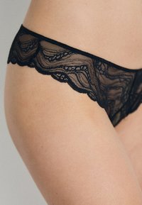 Calvin Klein Underwear BRAZILIAN SENSUAL STRETCH LACE - Stringid - black