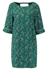 Vestido verde con un estampado floral en blanco, púrpura y amarillo. Mangas cortas con un borde volado y un corte rectangular en la parte posterior.