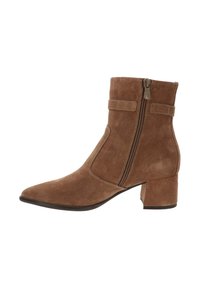 Stivaletto in suede marrone con punta affusolata, zip laterale e tacco a blocco testurizzato. Presenta cuciture minime e un design elegante.
