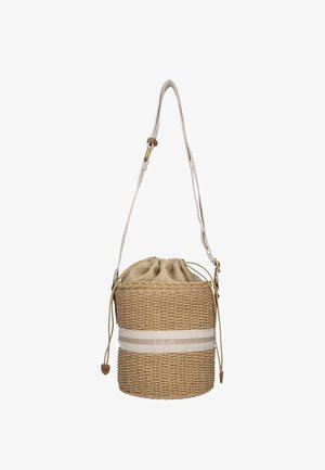 Sac bandoulière rond beige tissé avec haut en tissu à cordon et sangle crème ajustable, avec bande rayée blanche et beige avec logo.