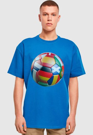 Upscale by Mister Tee FOOTBALLS COMING HOME EUROPE TOUR - T-shirt imprimé - blue
