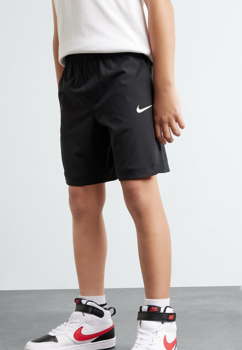 Nike Sportswear - HAZY RAYS - Shortsit - black, Suurenna