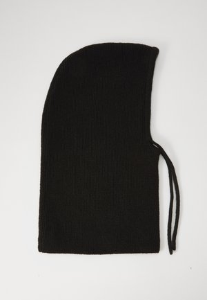 Zwarte gebreide balaclava met een lange, afgeronde bovenkant, zijopeningen en strikken om te bevestigen. Zachte textuur en gelijkmatig geribbeld patroon.