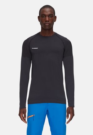 Langarm zwart sportshirt met een ronde hals, voorzien van een gestructureerd ontwerp en het "MAMMUT" logo op de bovenste linkerzijde.
