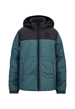 Dunkle Teal-Puffjacke mit Kapuze, Reißverschluss vorne und Logo-Patch. Das Material ist strukturiert und gesteppt, was für Isolation sorgt.