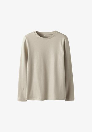 Langærmet top i lys beige, lavet af ribbet stof. Har en rund hals og lige snit, med minimale sømme og ingen mønstre.