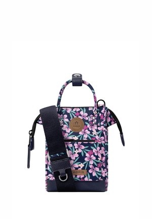 Kleine rechteckige Umhängetasche mit Blumendesign in Rosa und Lila, vordere Reißverschlusstasche und verstellbarem schwarzen Riemen.